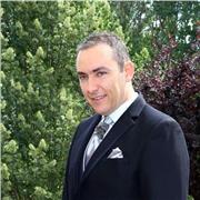 Profesional con muchos años de experiencia en la industria y en formación continua, actualmente me queda una asignatura para terminar ADE y en tercero de derecho imparte clases de matemáticas